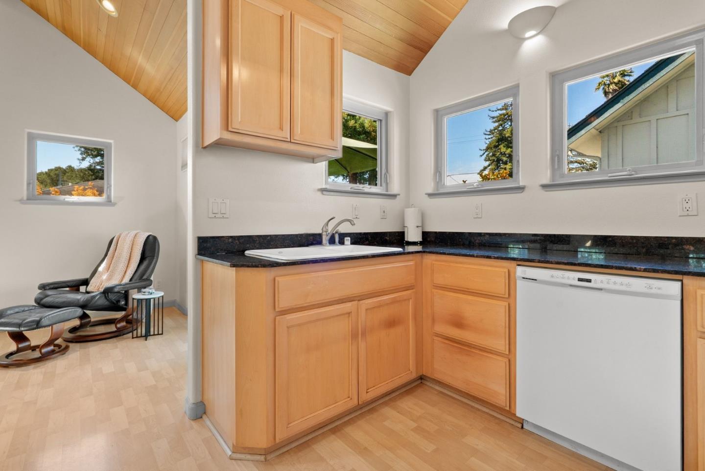 518 AVE