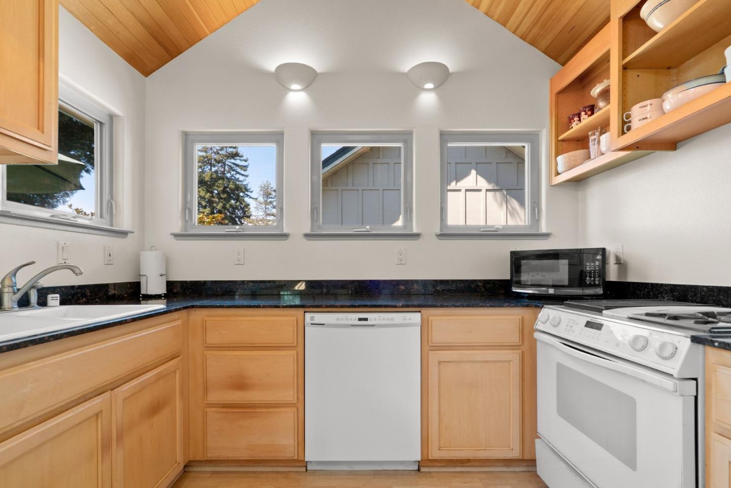 518 AVE