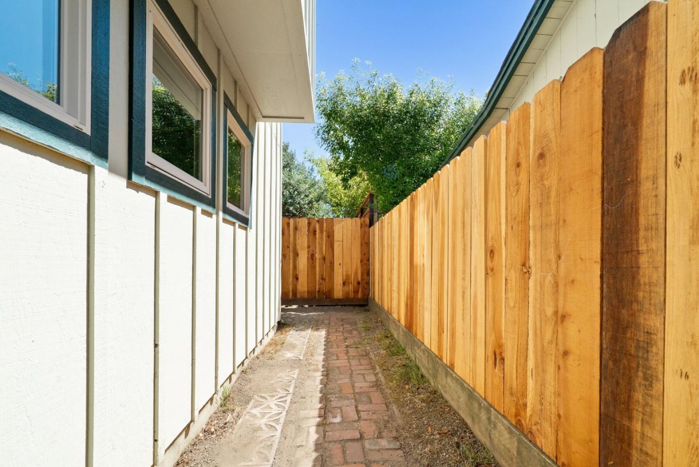 518 AVE