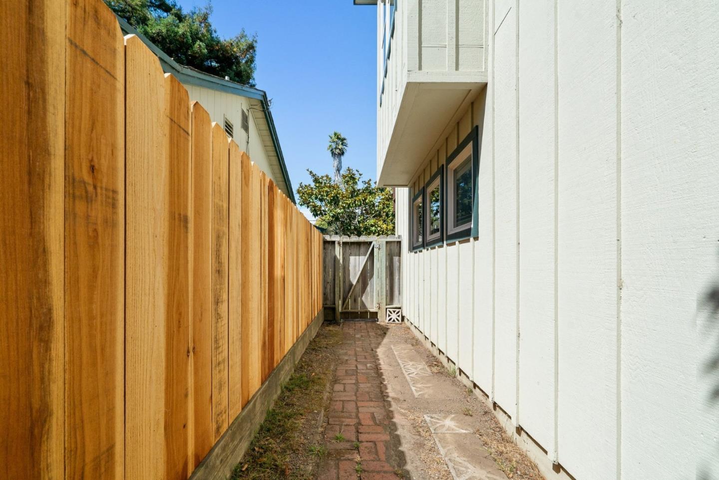 518 AVE