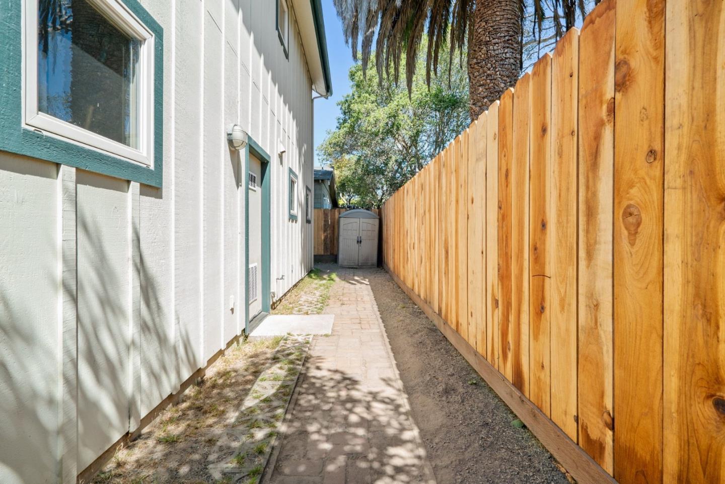 518 AVE