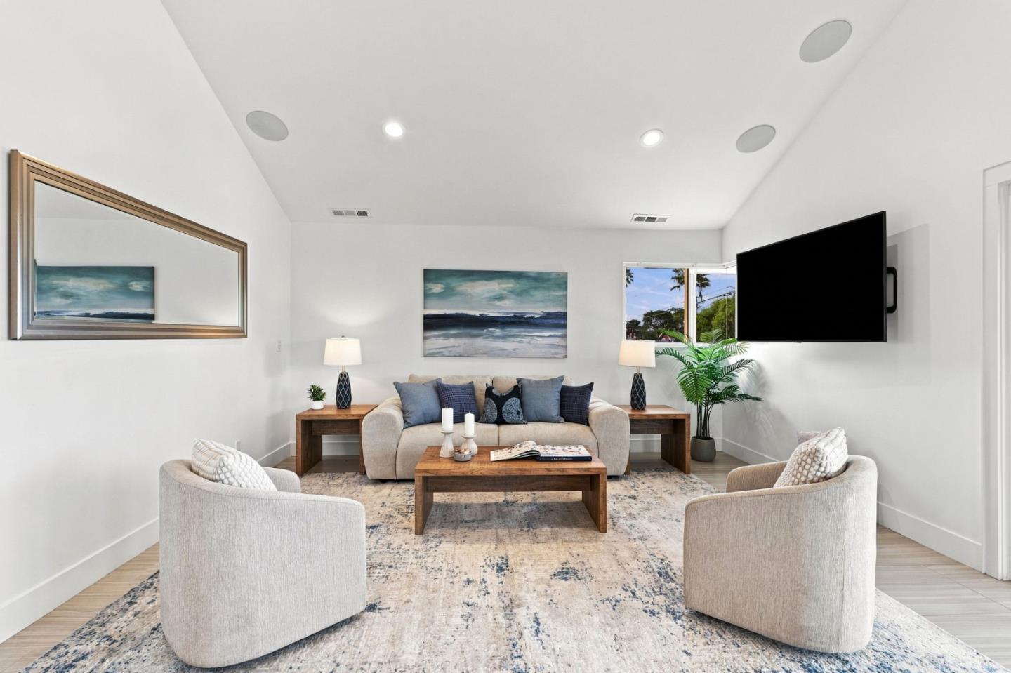 562 36th AVE