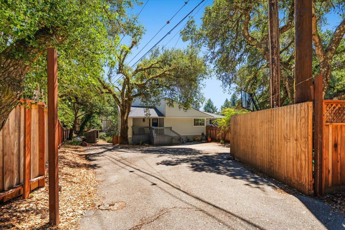 188 Kelly LN