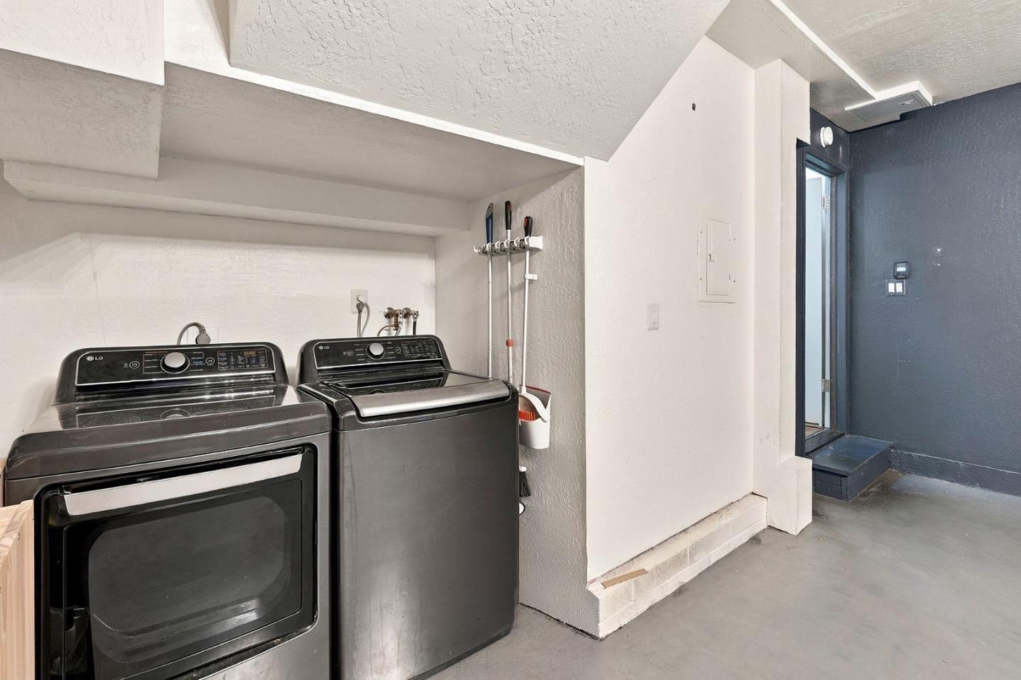 2907 Crocker