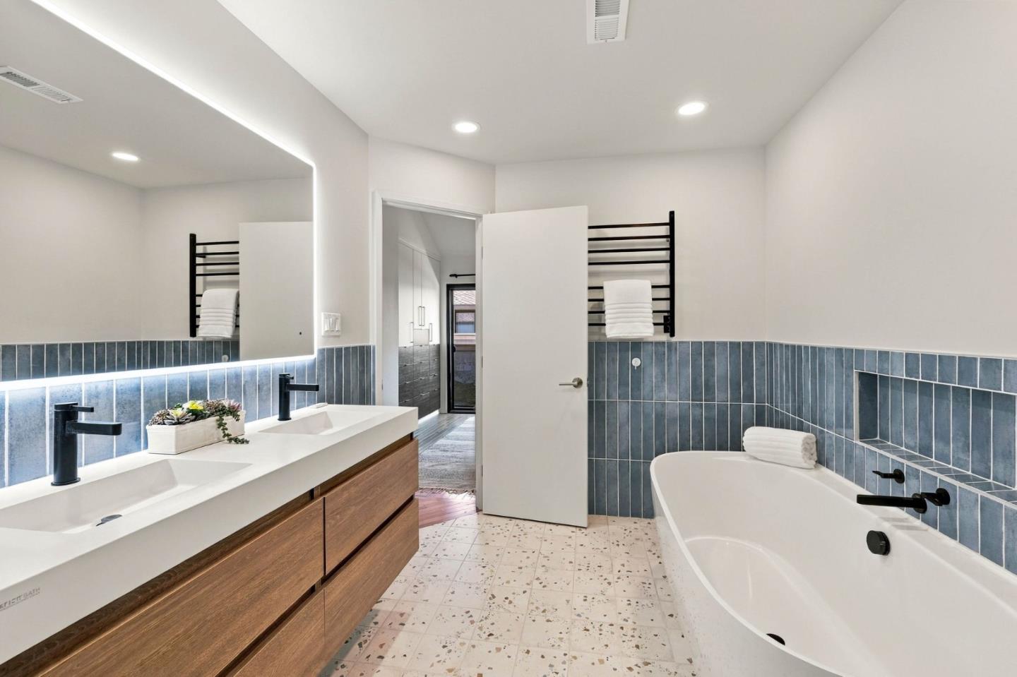 2907 Crocker