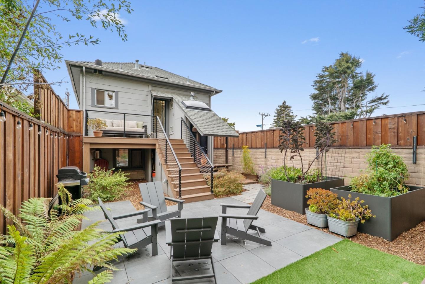 212 Cedar ST