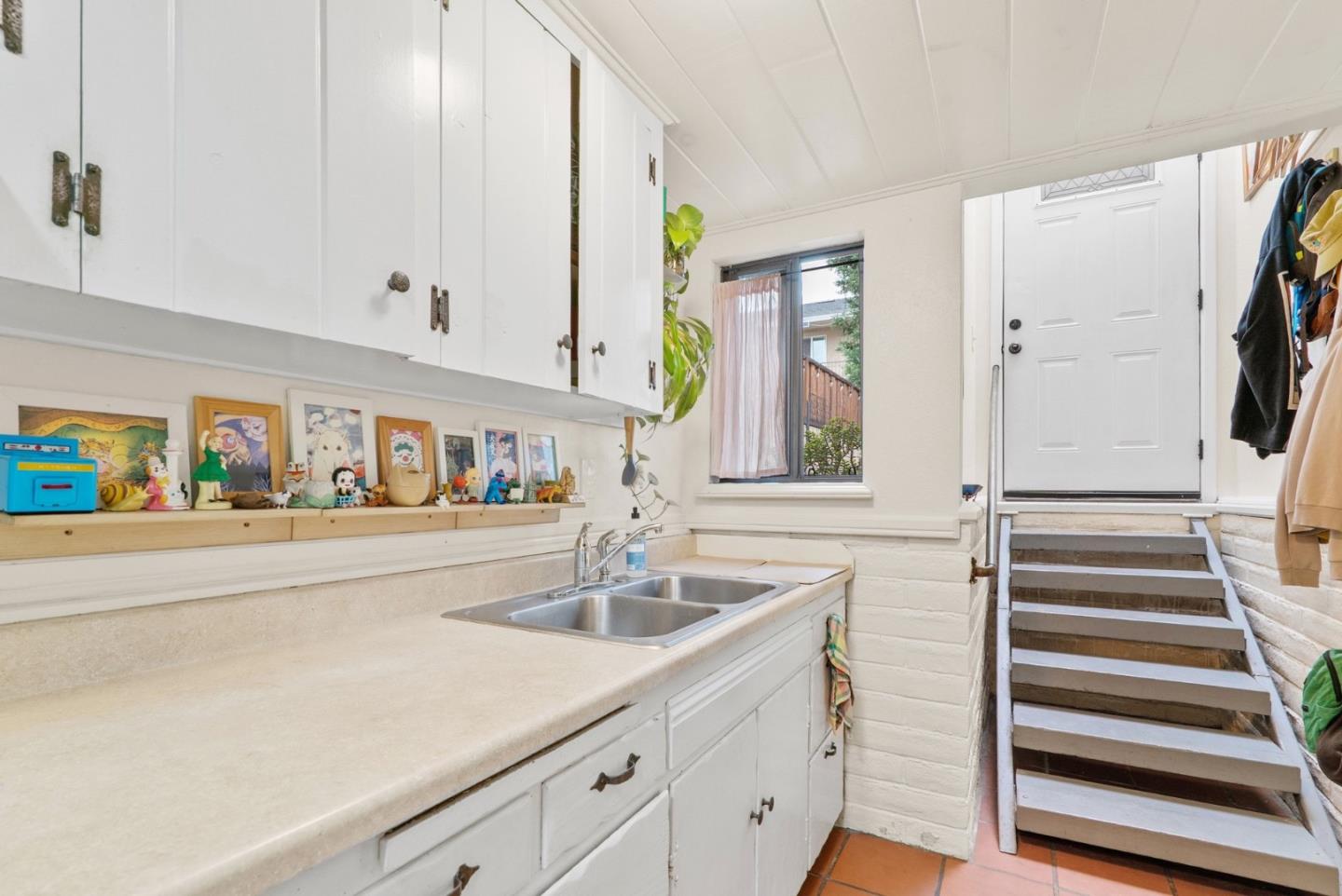 212 Cedar ST