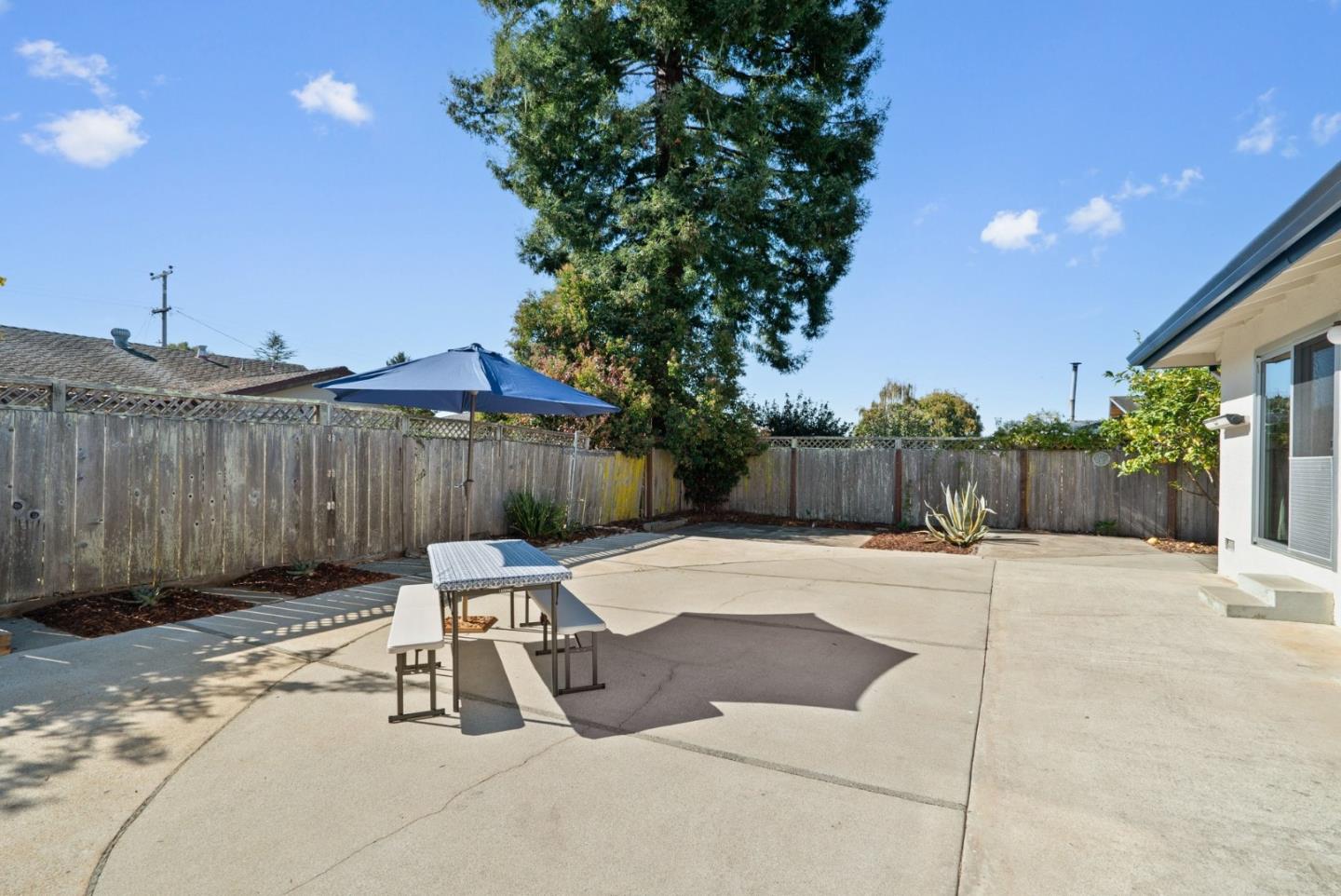 218 Siesta DR