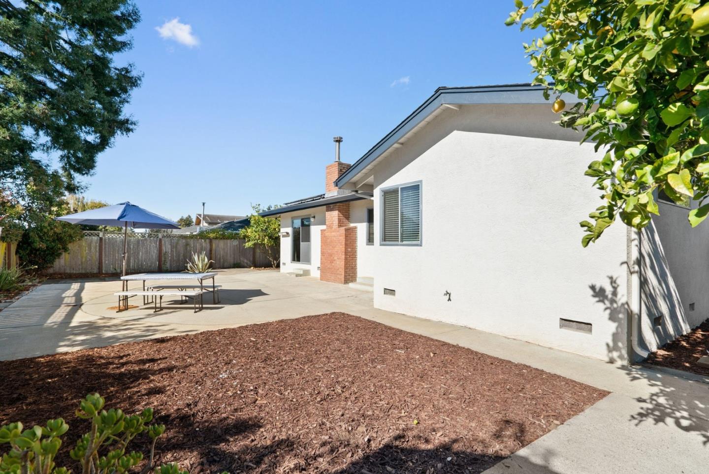 218 Siesta DR