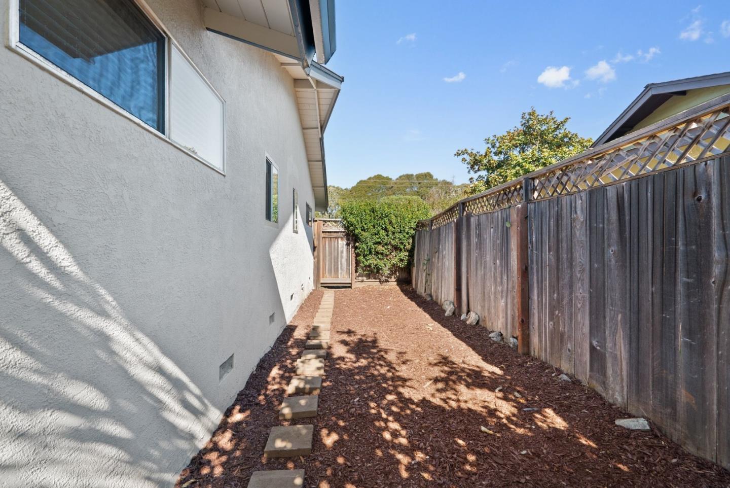 218 Siesta DR