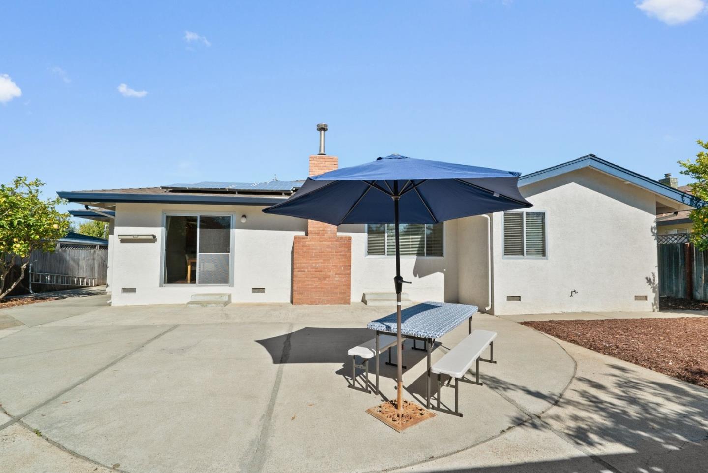 218 Siesta DR