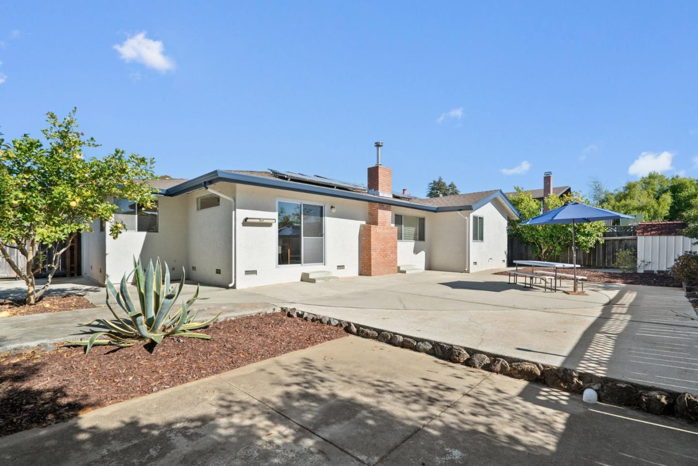 218 Siesta DR