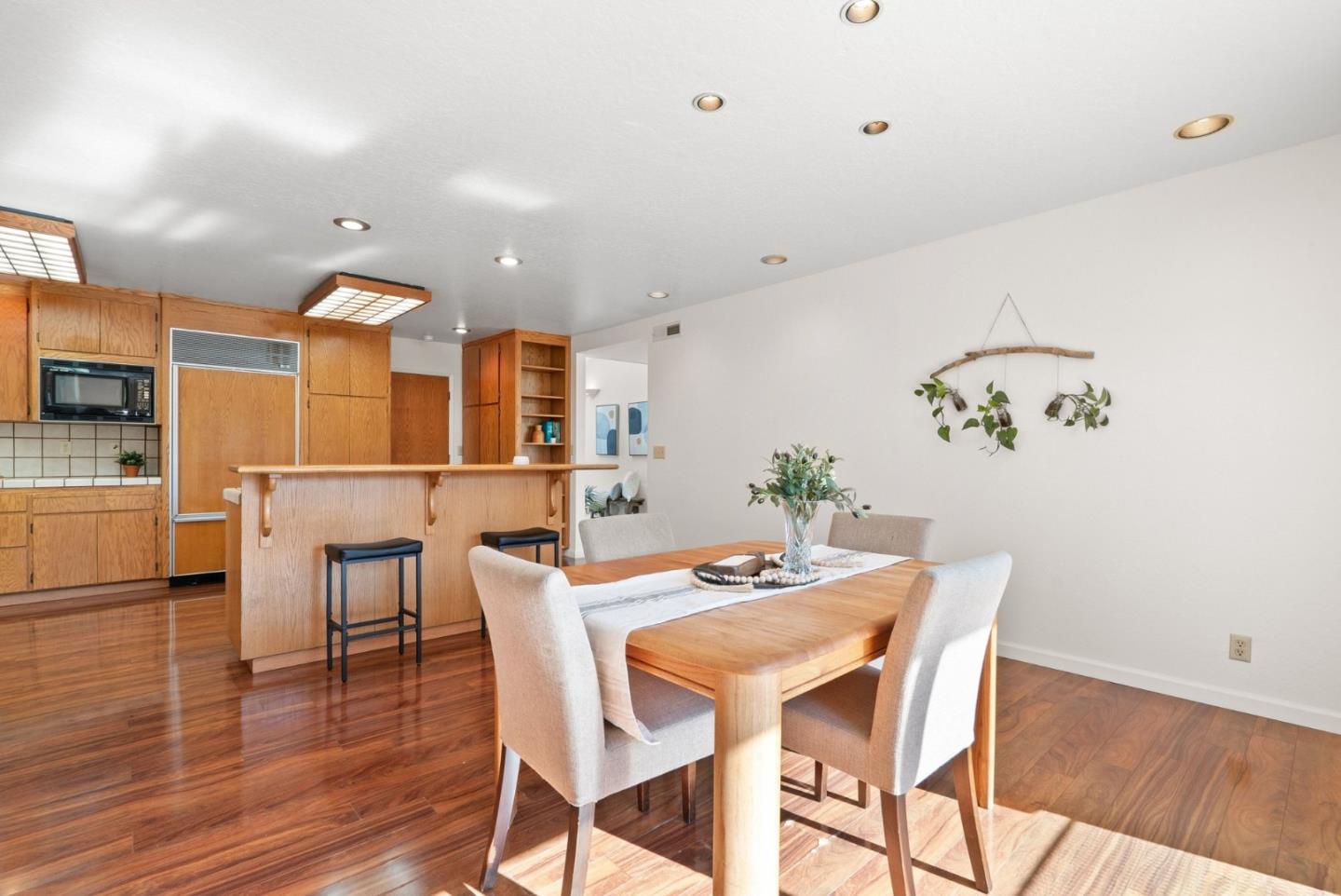 218 Siesta DR