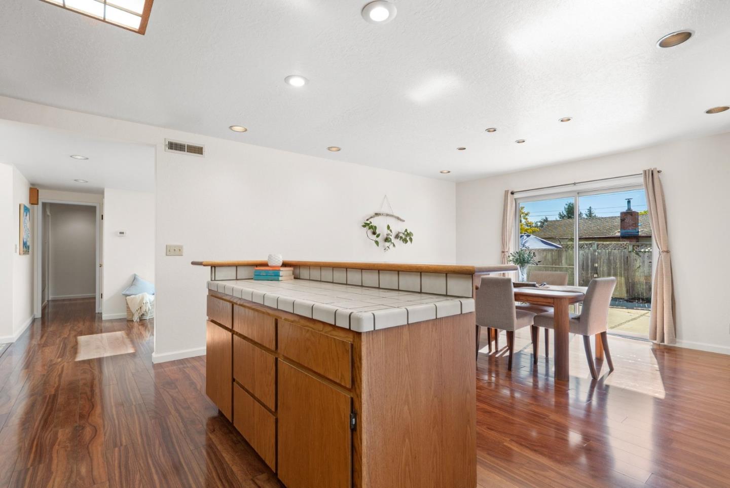 218 Siesta DR