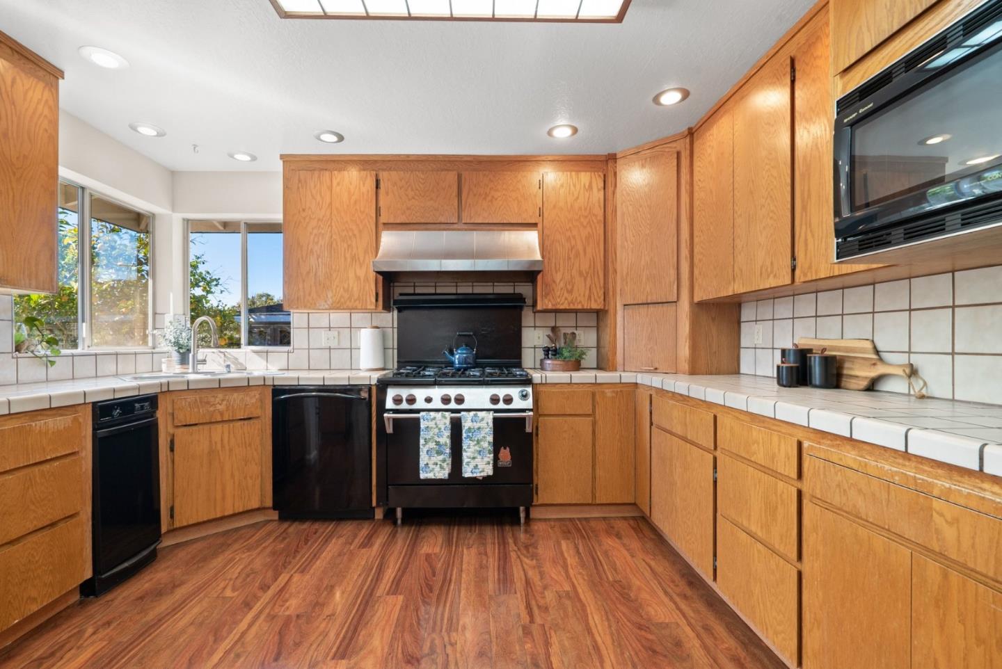 218 Siesta DR