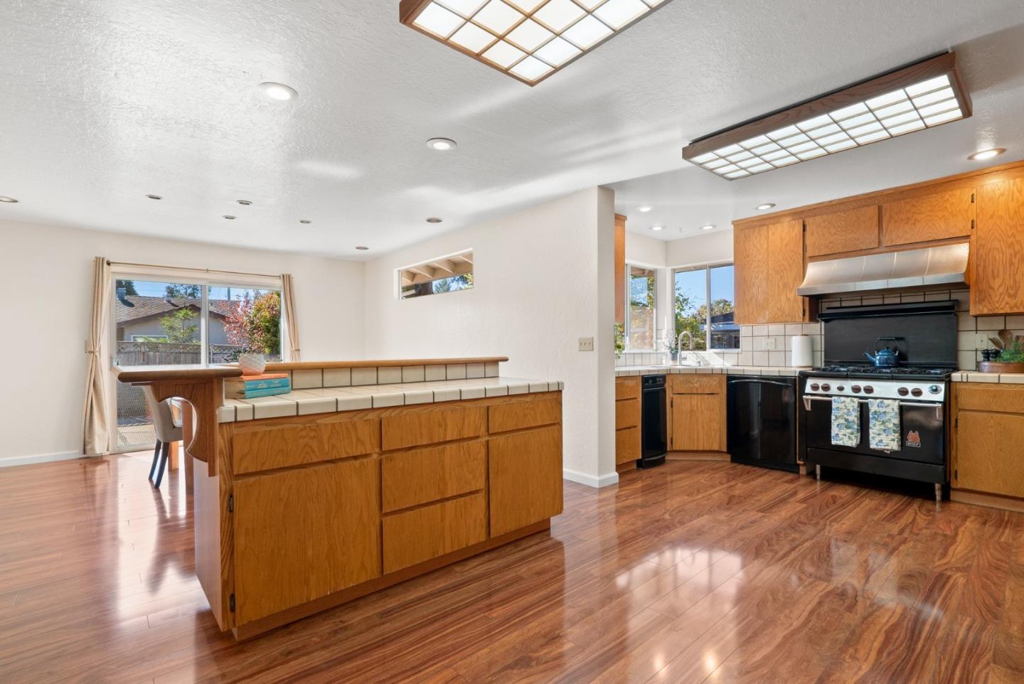 218 Siesta DR