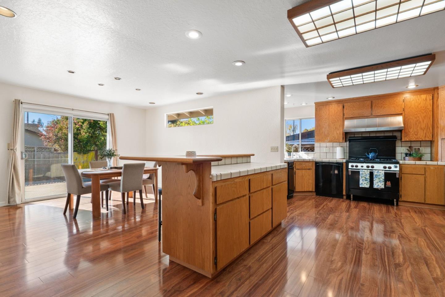 218 Siesta DR