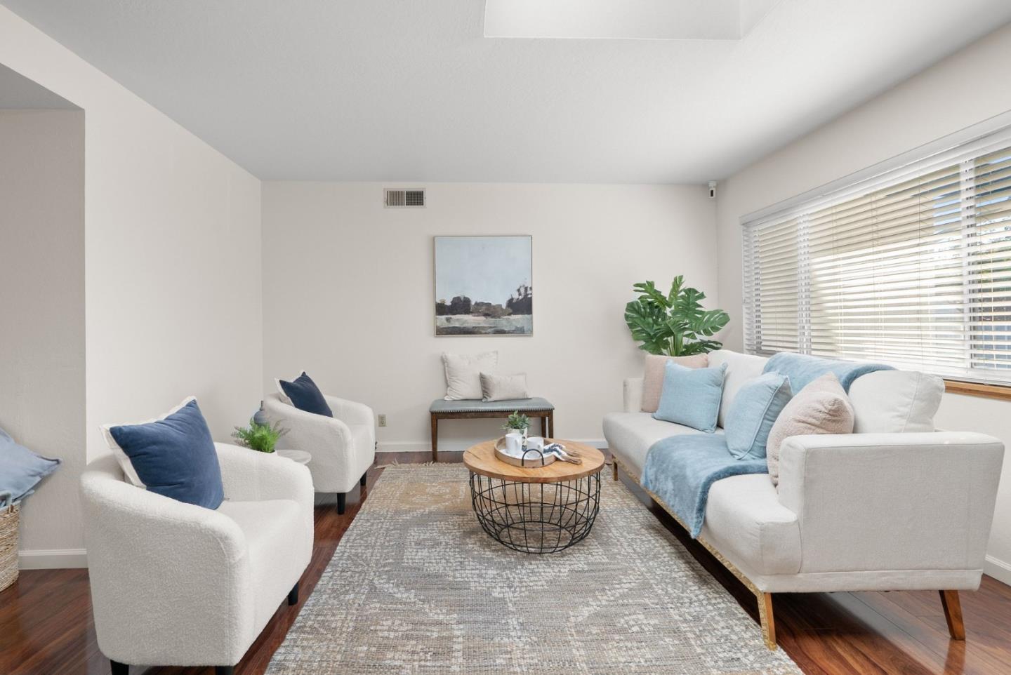 218 Siesta DR