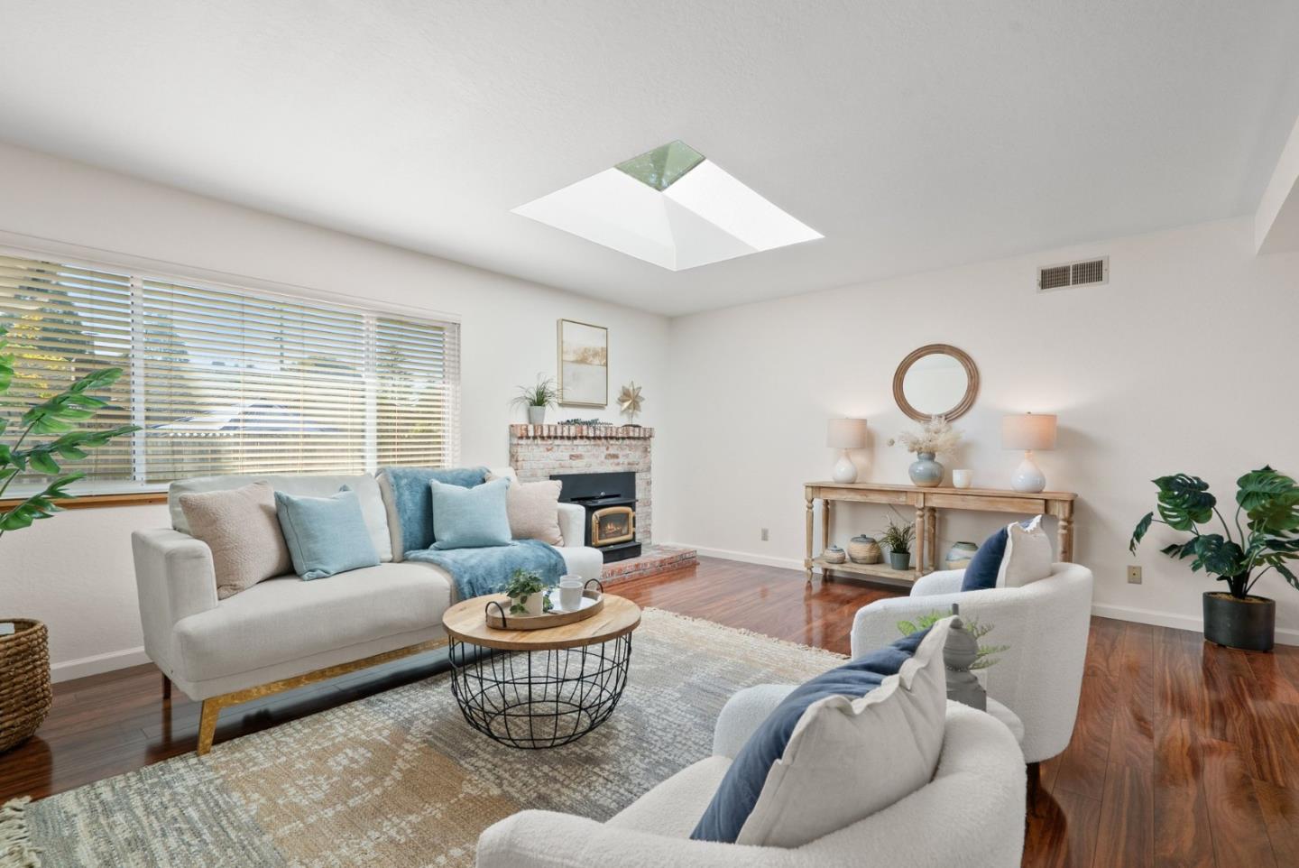 218 Siesta DR