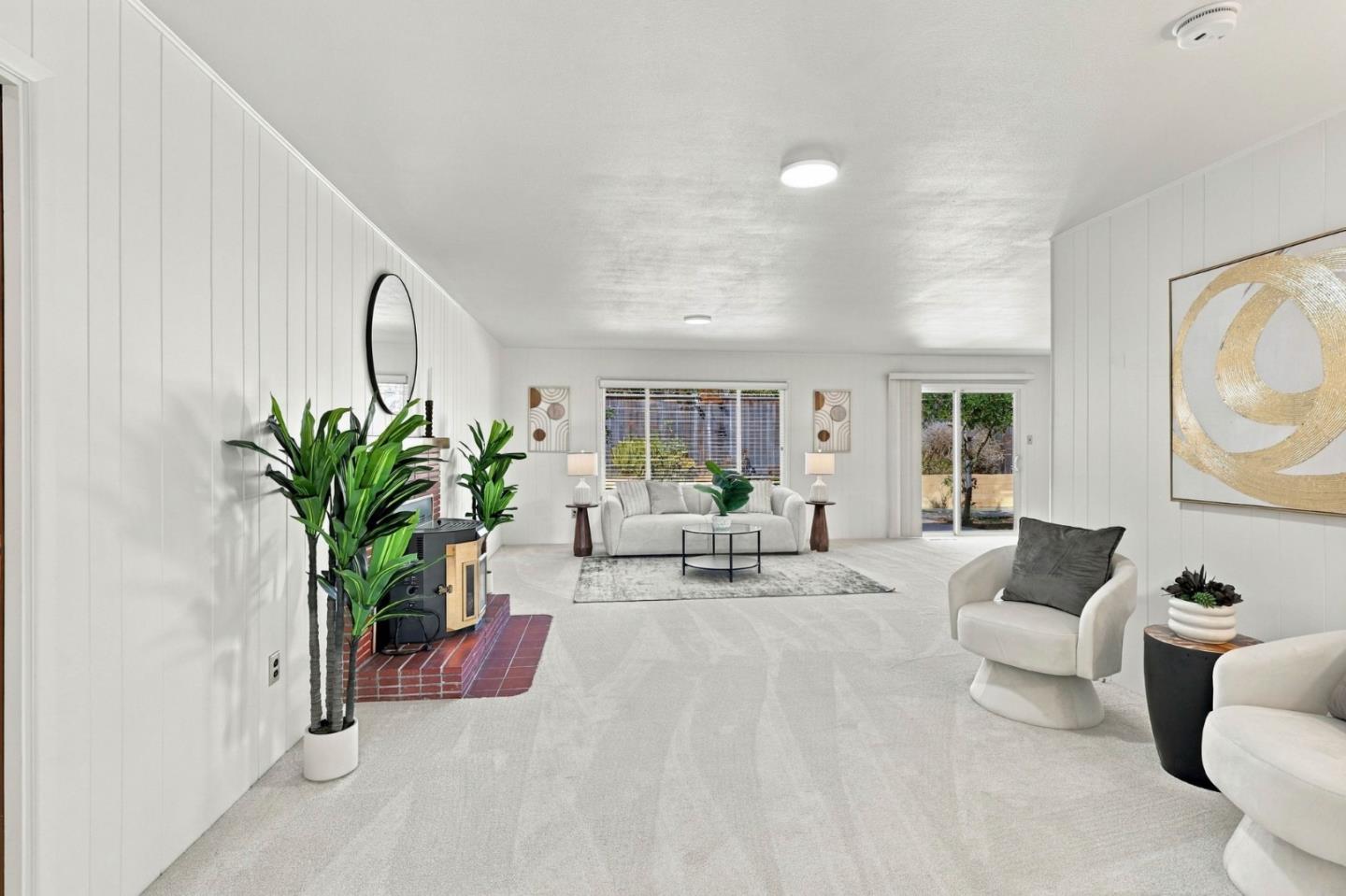 131 Woodcrest PL