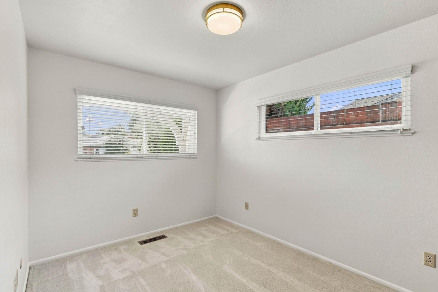 131 Woodcrest PL