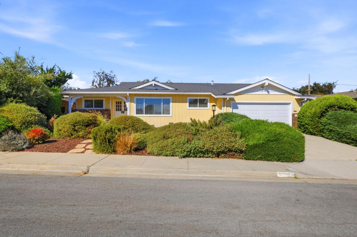 131 Woodcrest PL