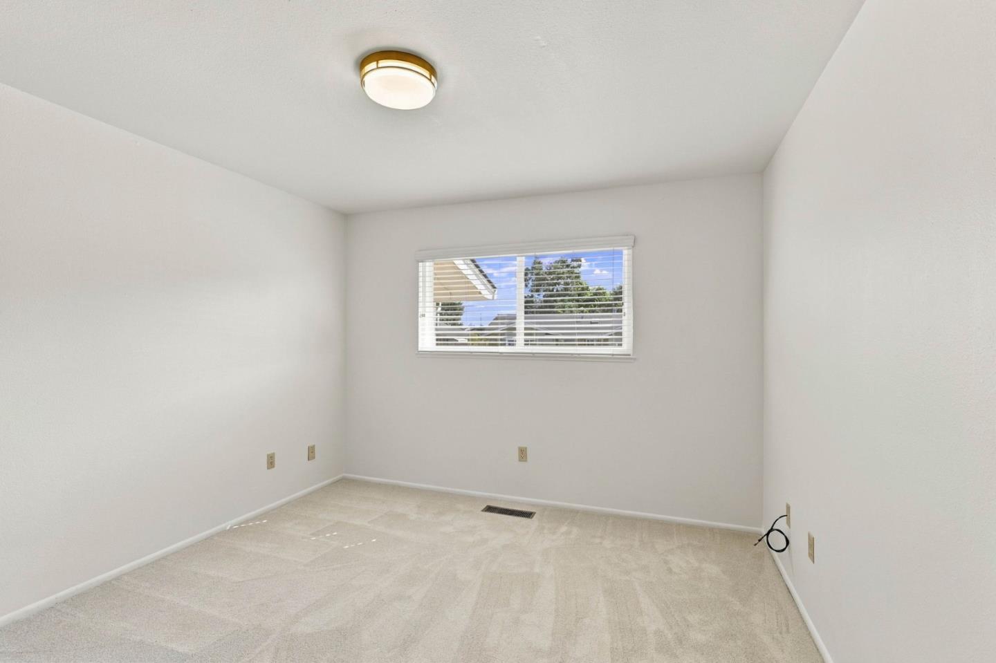 131 Woodcrest PL