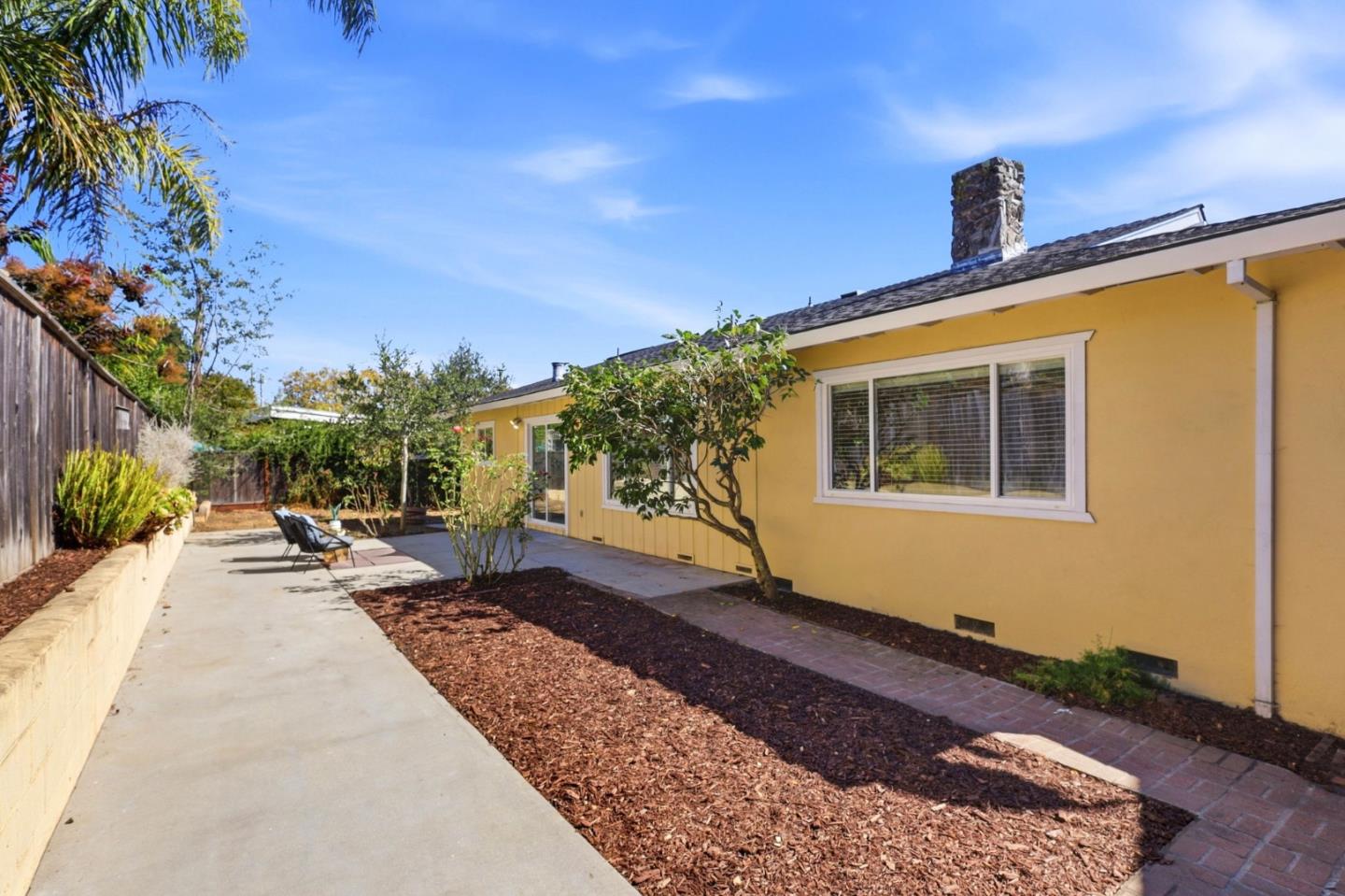 131 Woodcrest PL