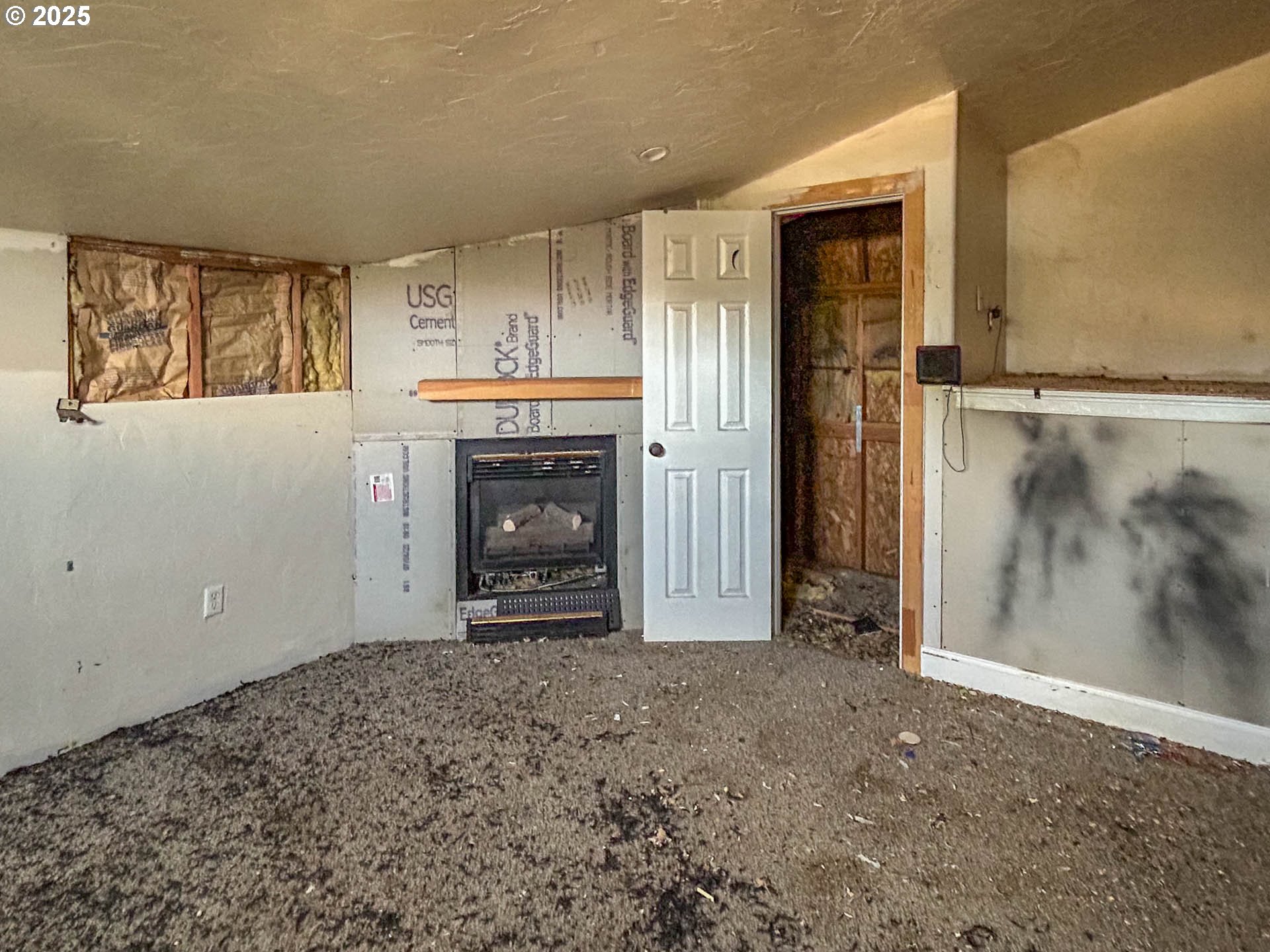 2352 CASTLE AVE
