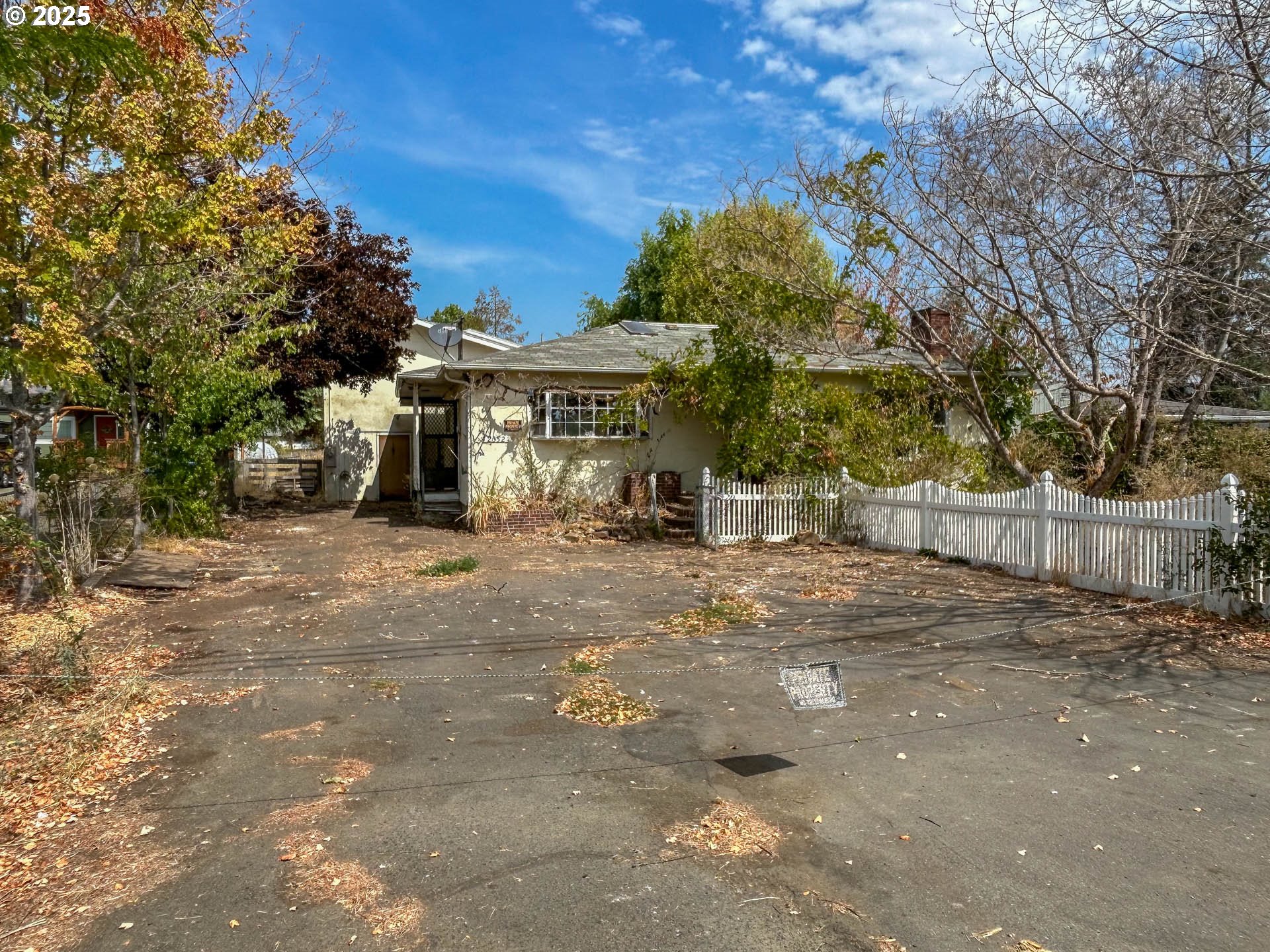 2352 CASTLE AVE