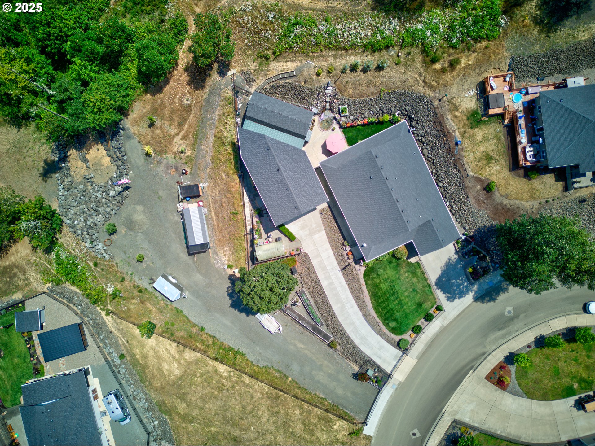 895 VALLEY VISTA ST