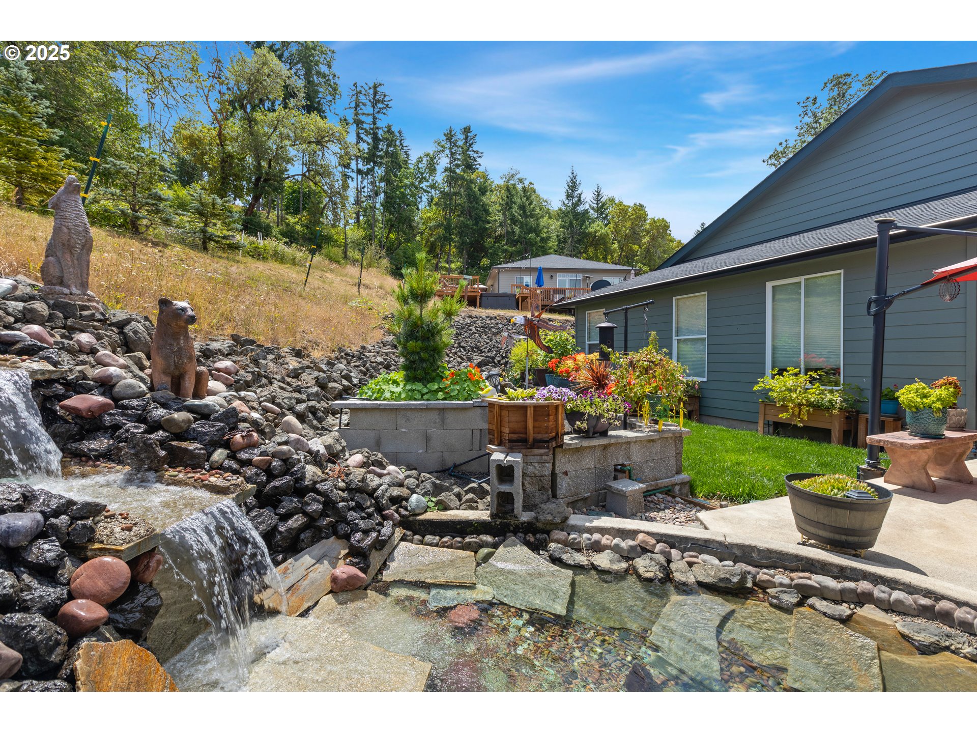 895 VALLEY VISTA ST
