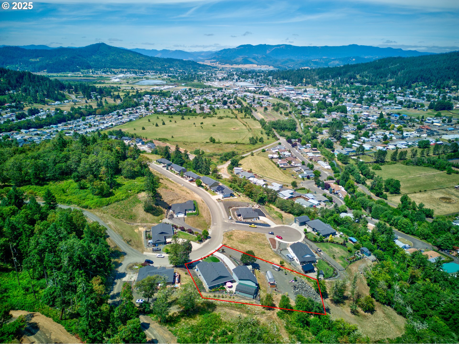 895 VALLEY VISTA ST