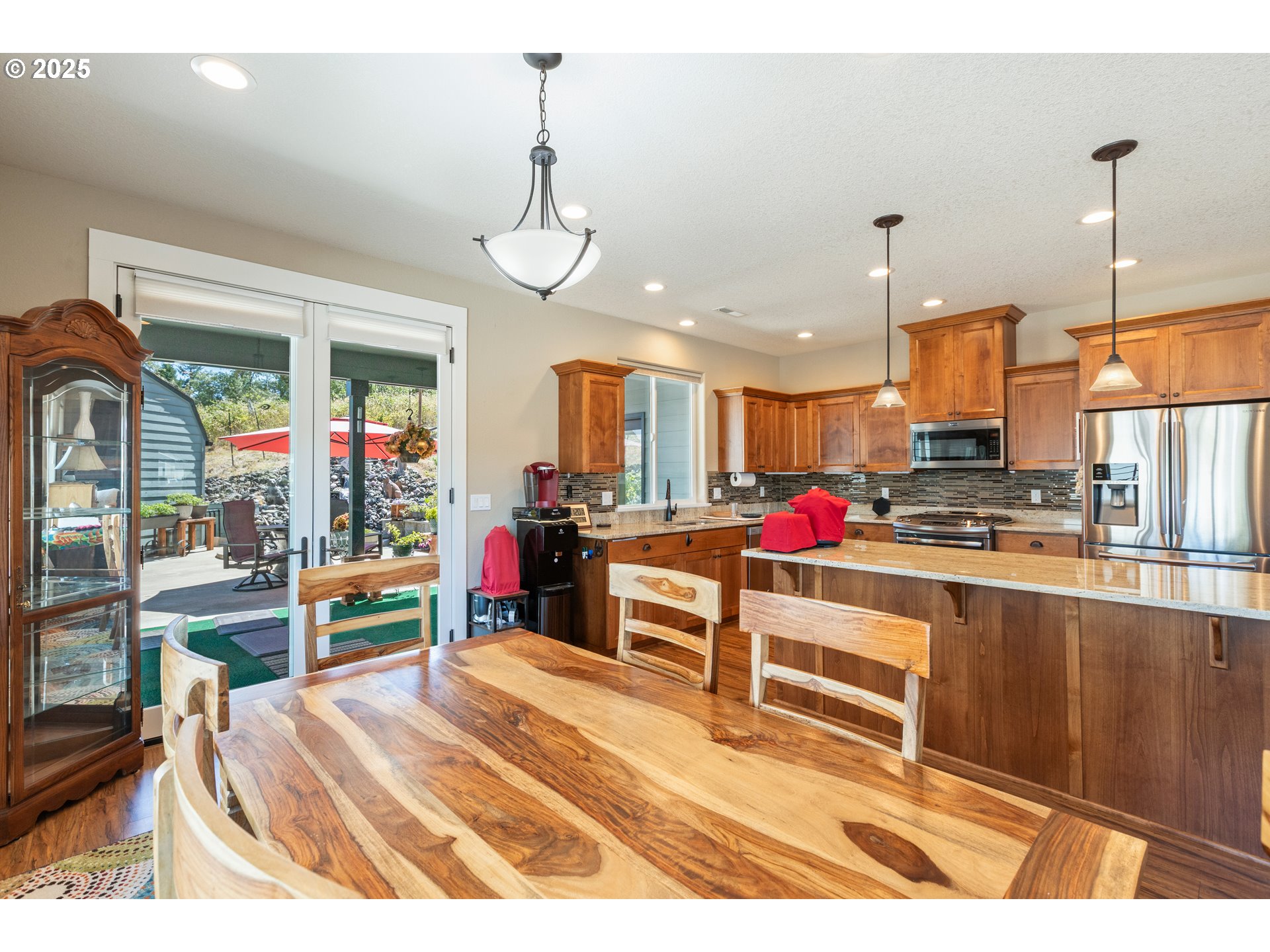 895 VALLEY VISTA ST