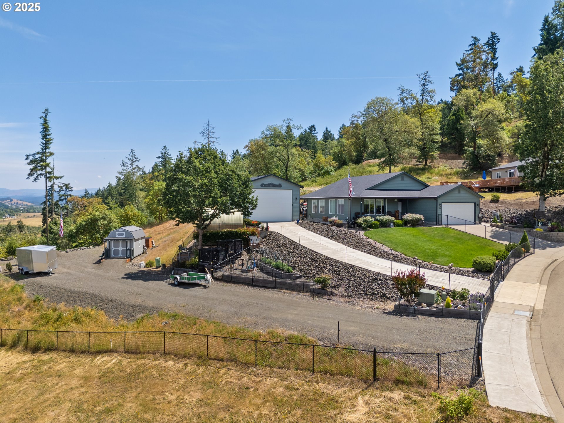 895 VALLEY VISTA ST