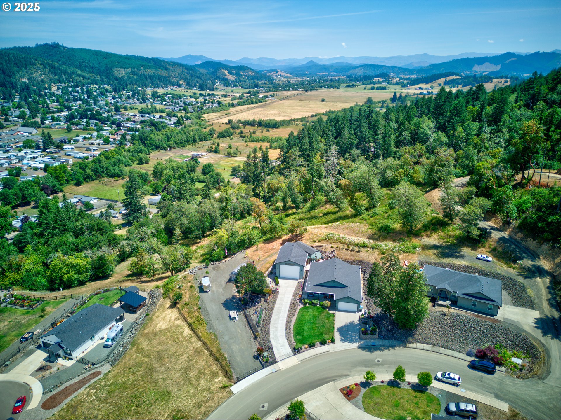 895 VALLEY VISTA ST