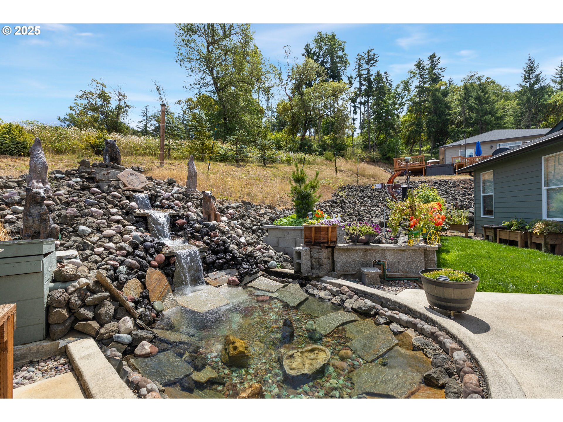 895 VALLEY VISTA ST