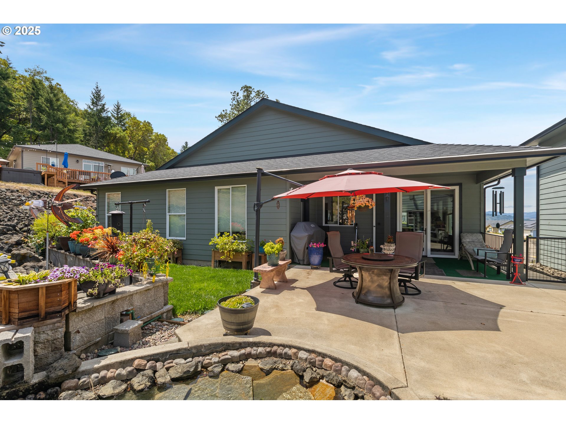 895 VALLEY VISTA ST
