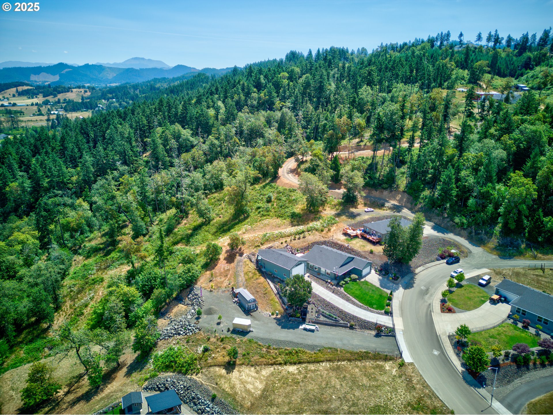 895 VALLEY VISTA ST