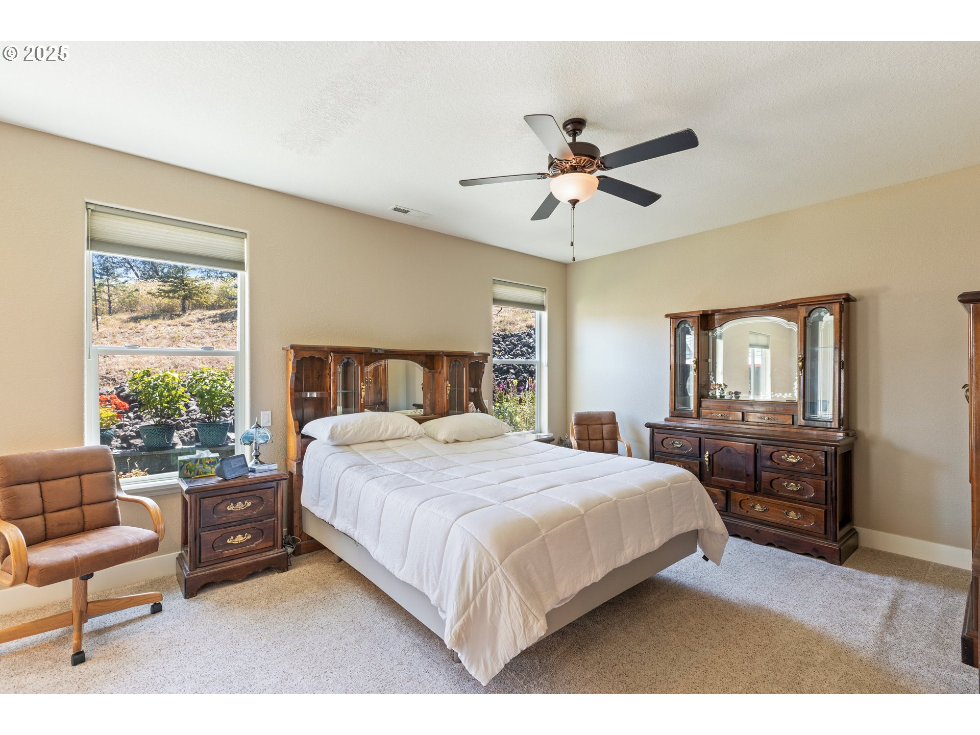 895 VALLEY VISTA ST