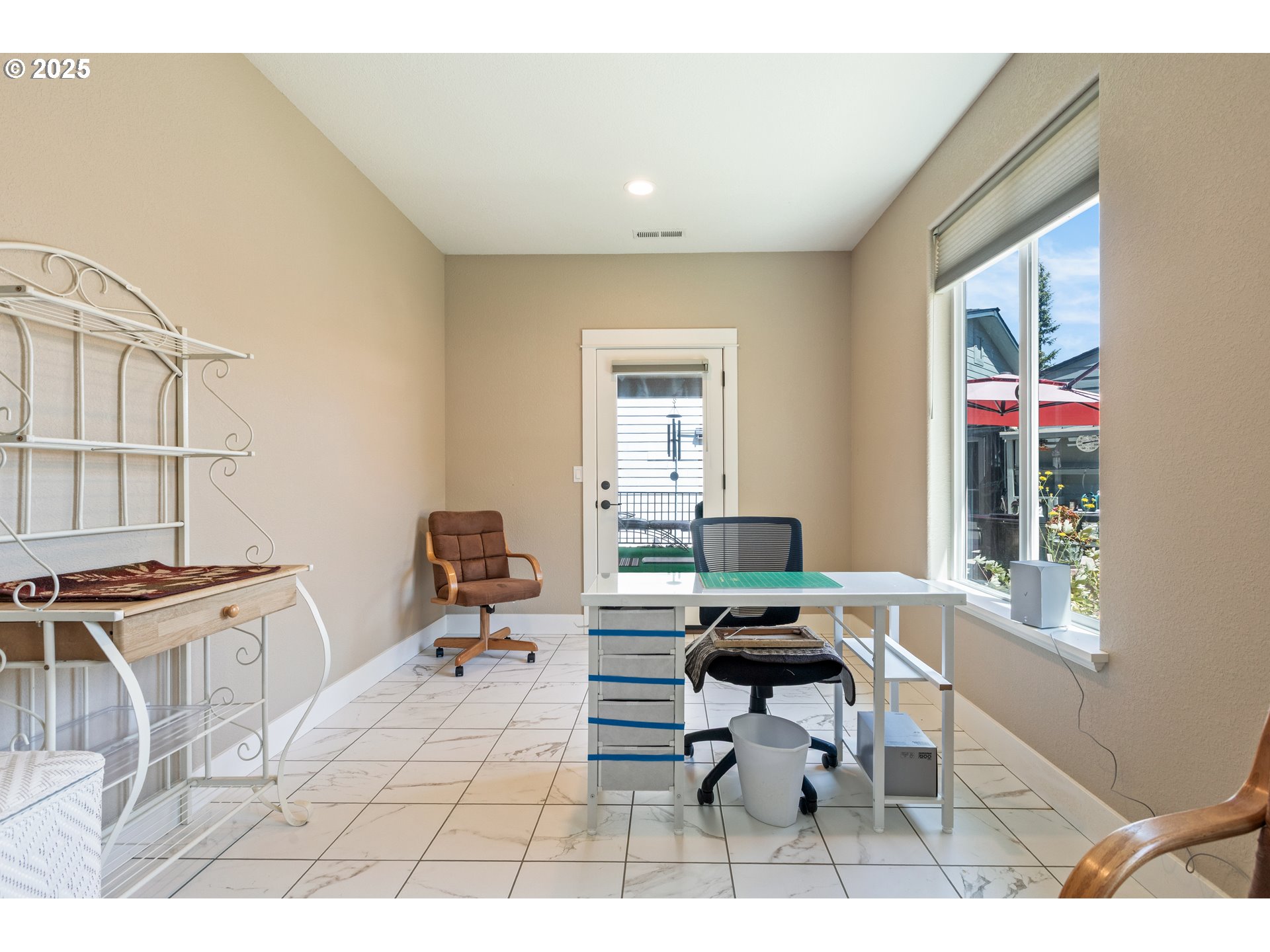 895 VALLEY VISTA ST
