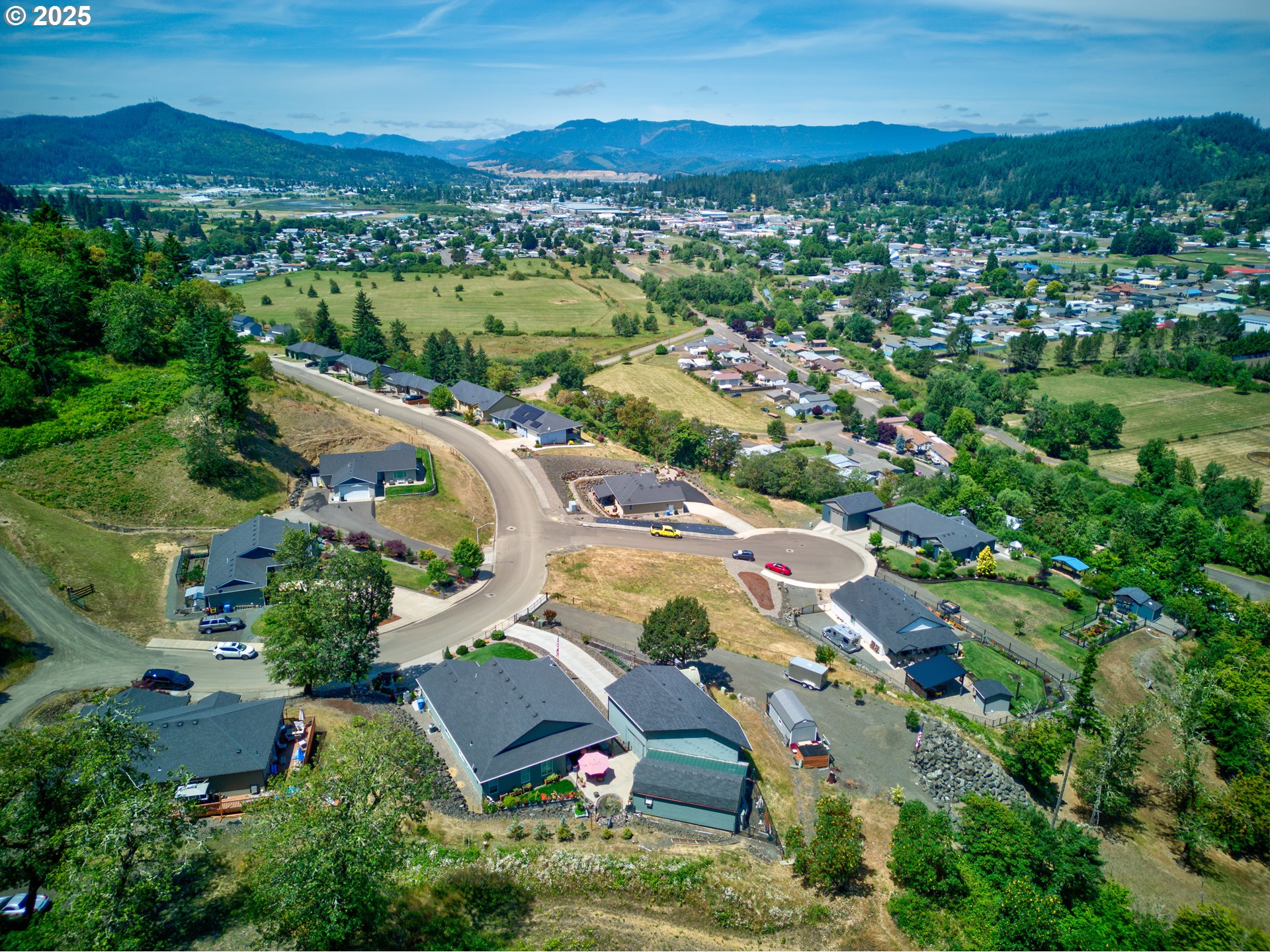 895 VALLEY VISTA ST