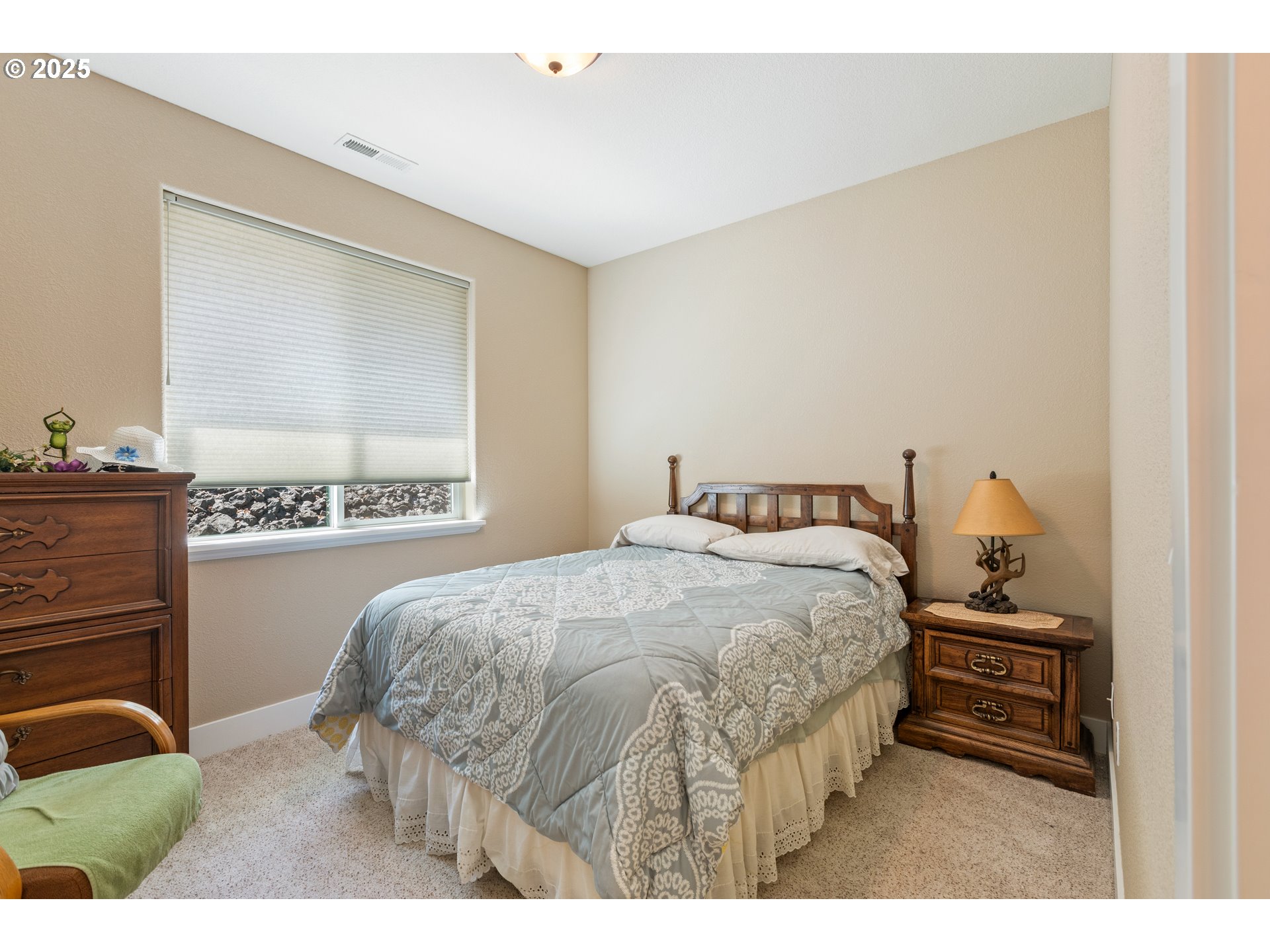 895 VALLEY VISTA ST