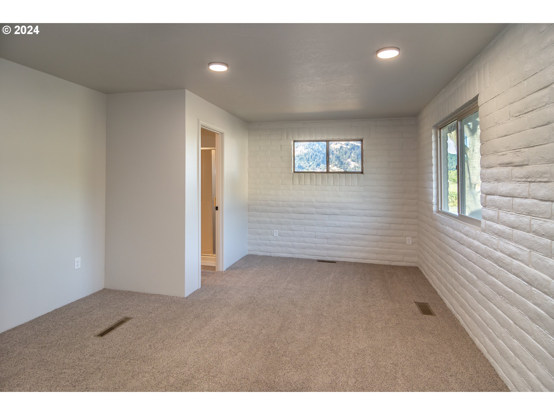 152 CHADWICK LN