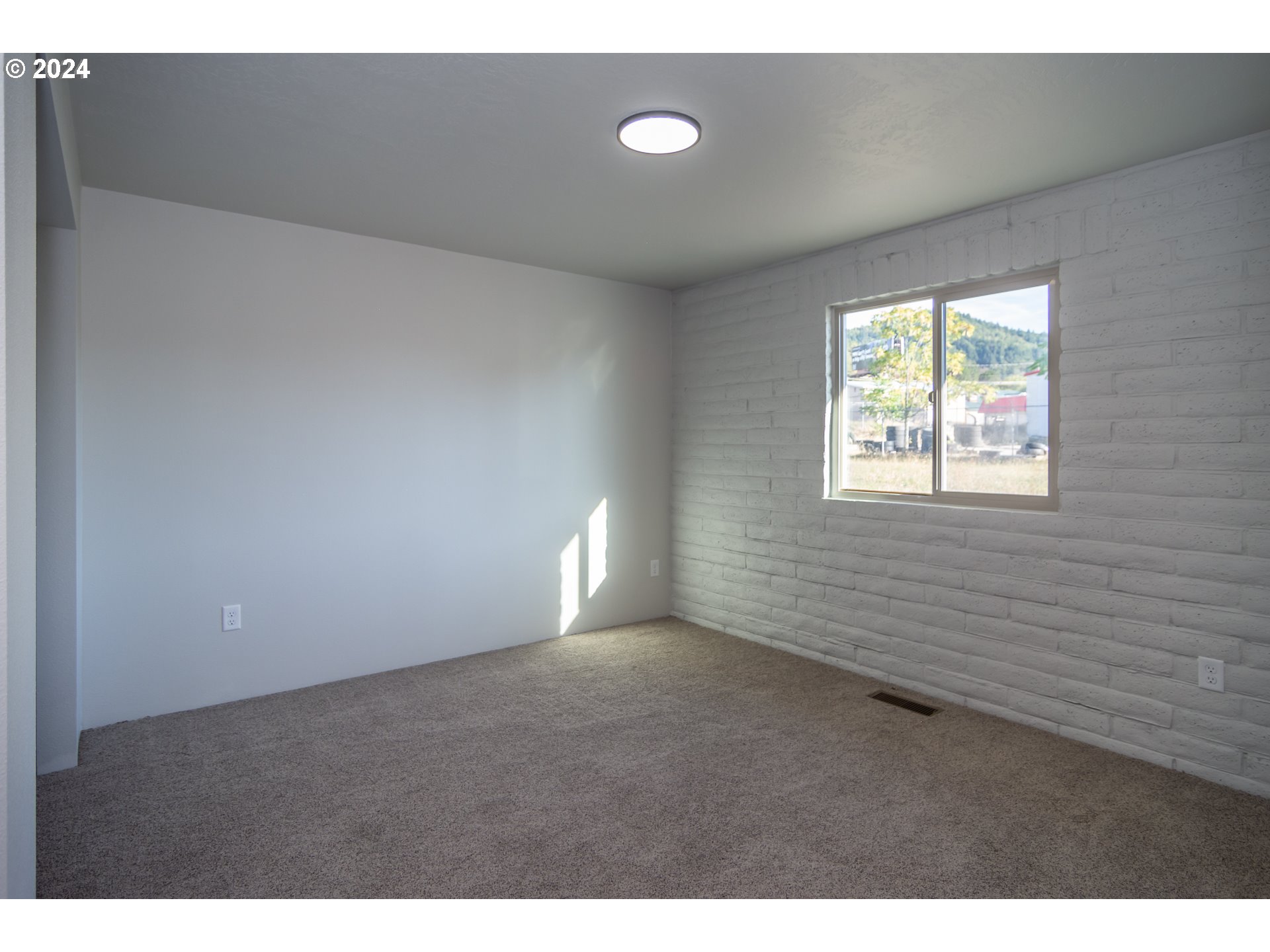 152 CHADWICK LN