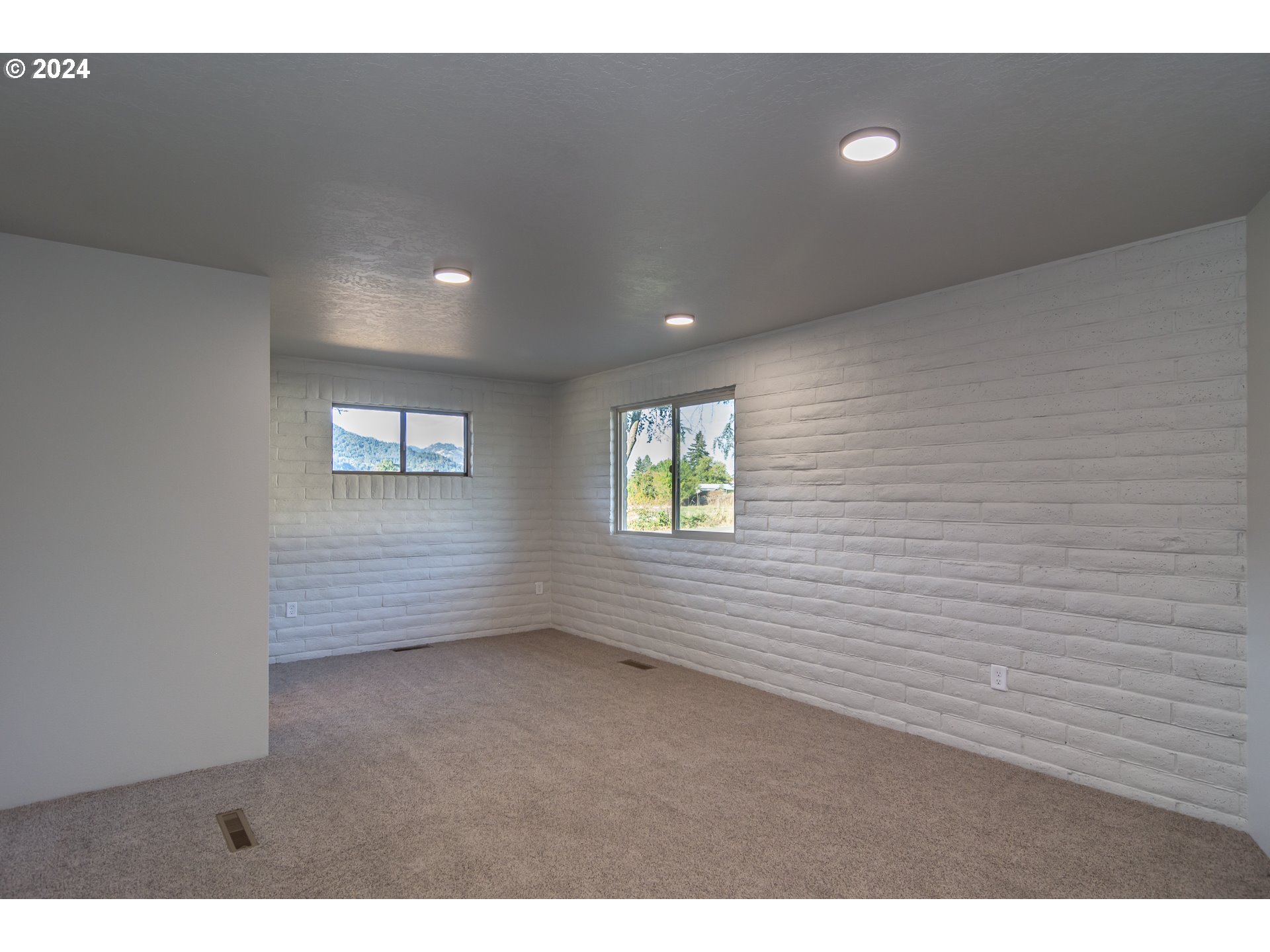 152 CHADWICK LN