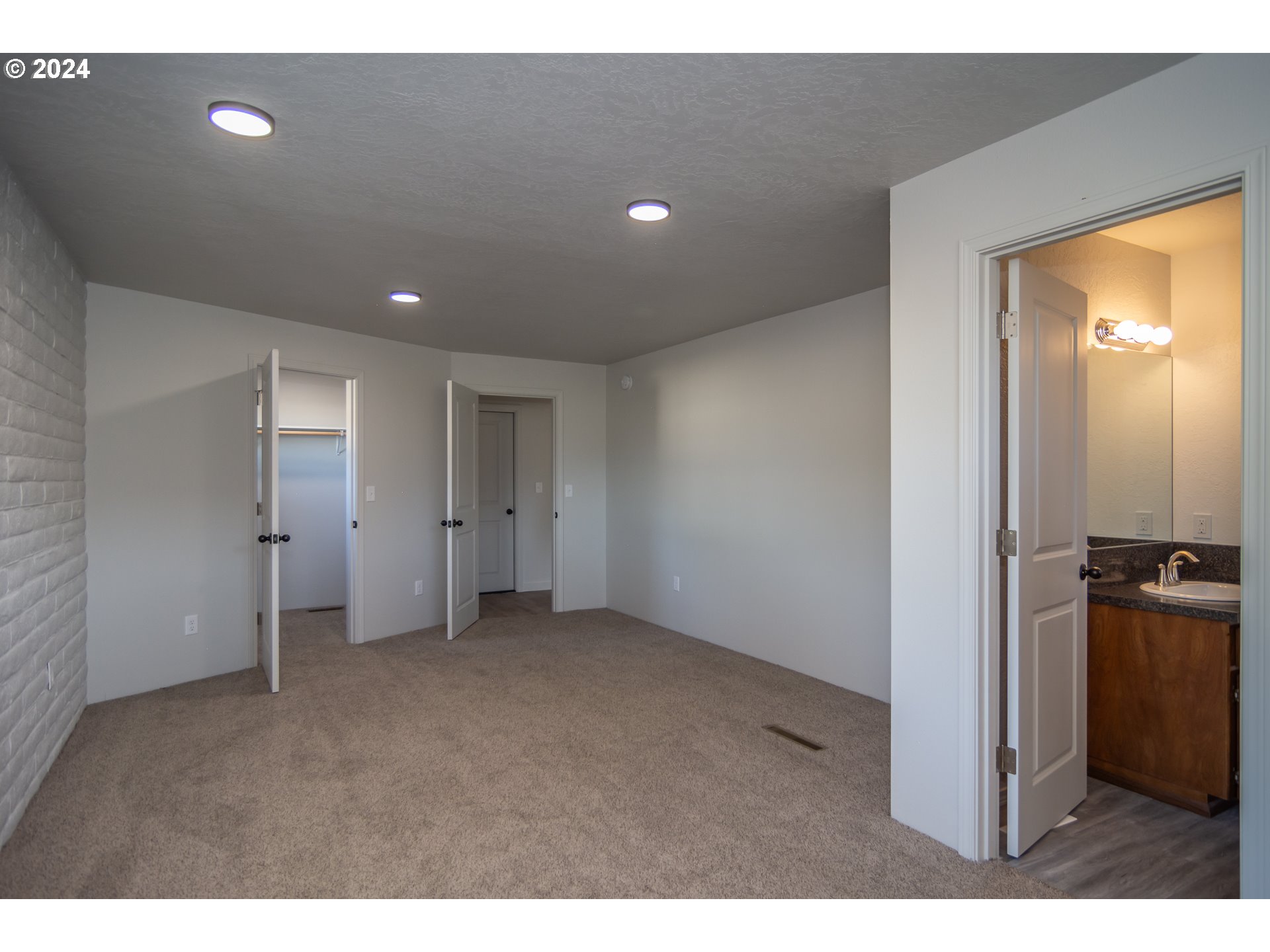 152 CHADWICK LN