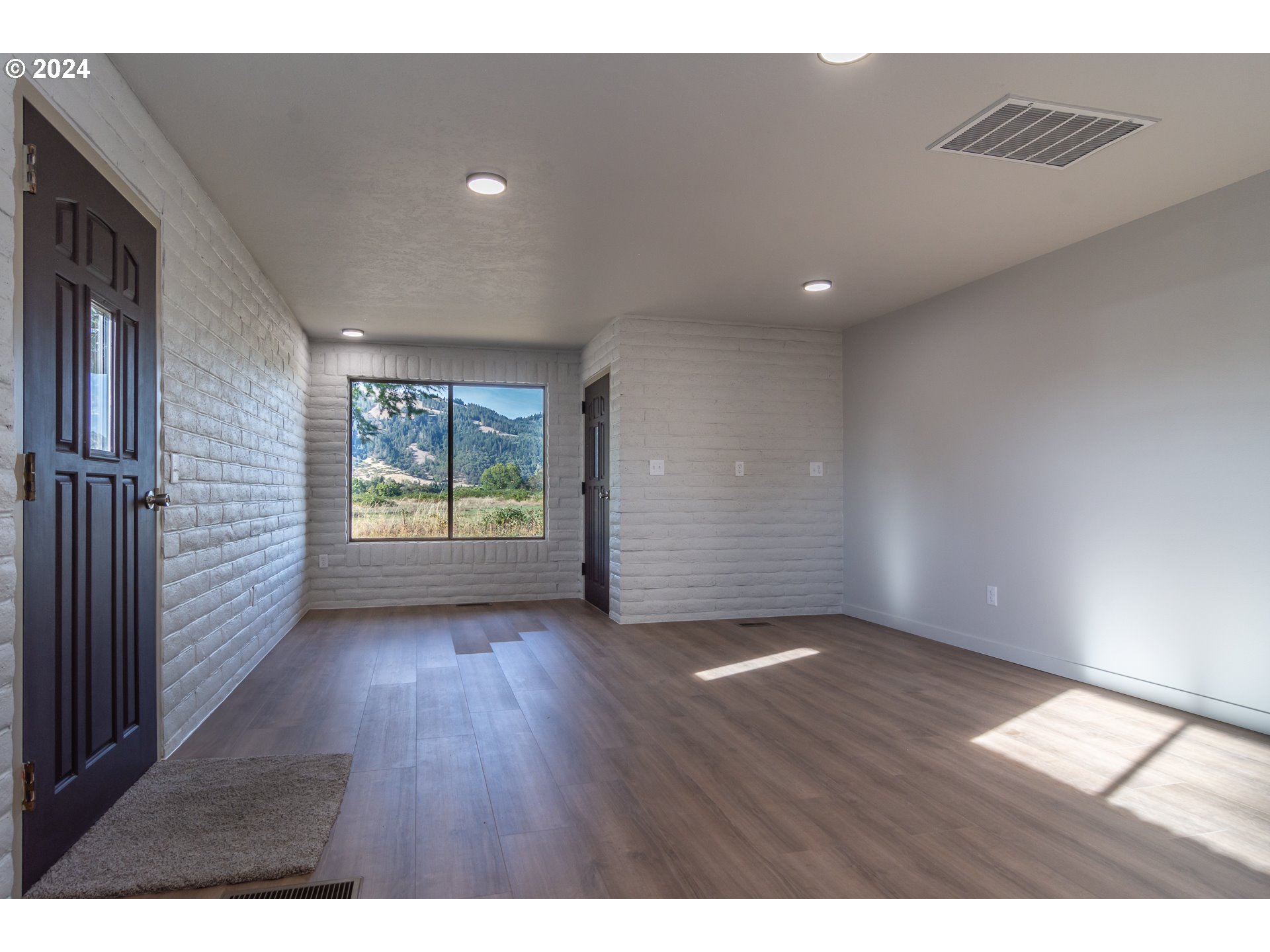 152 CHADWICK LN