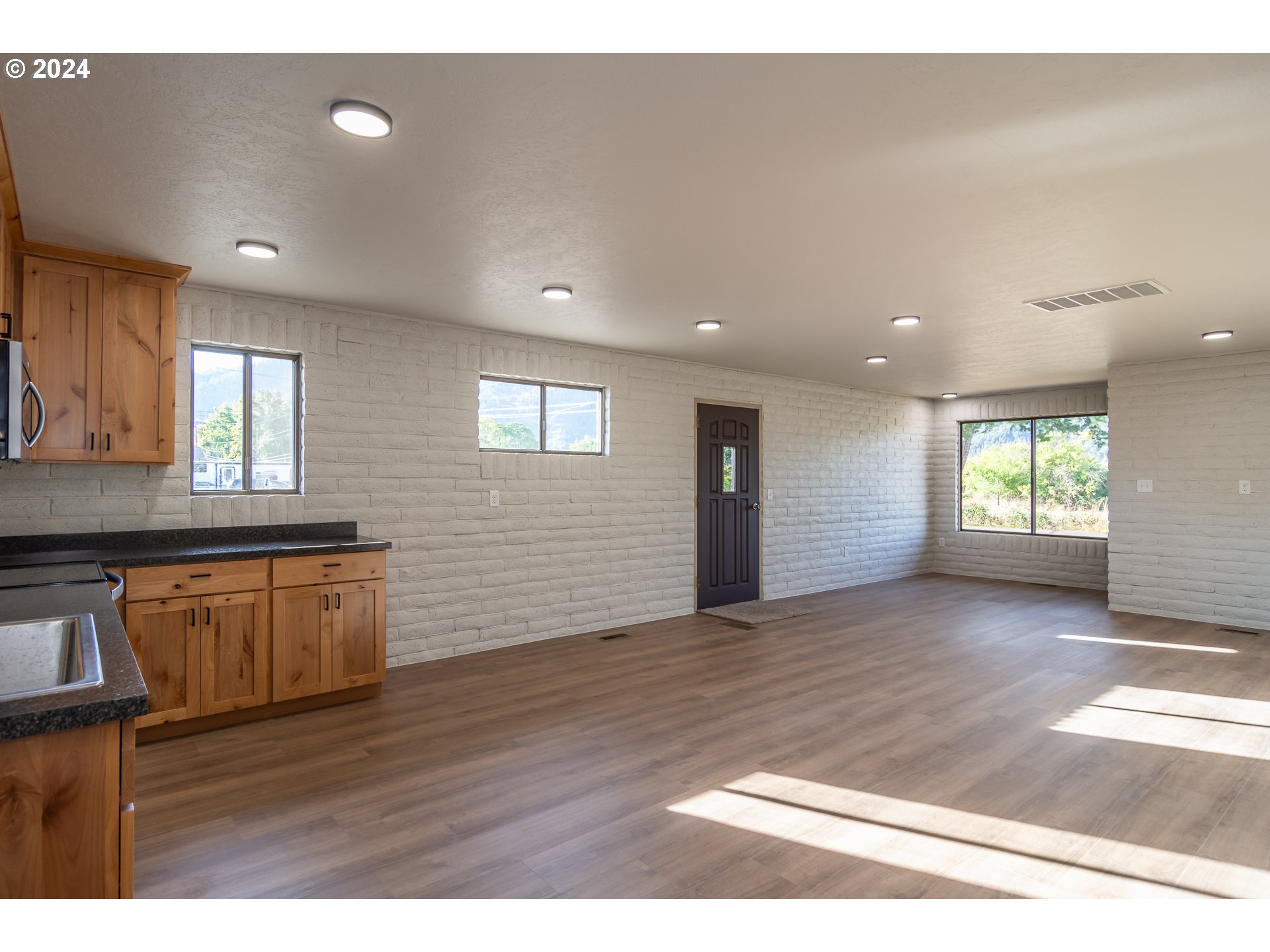 152 CHADWICK LN