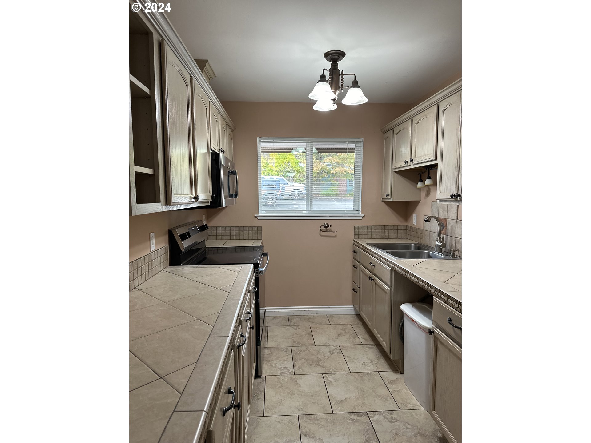 1356 SE COURT AVE